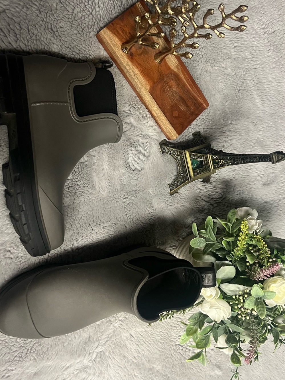UGG   Chelsea Booties with Lug Sole